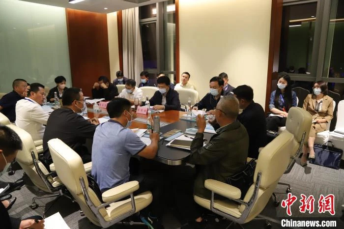 图为学员进行深入交流研讨 崔永江 摄 图为学员进行深入交流研讨 崔永江 摄